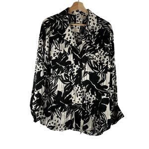 Silk Black and White Monochromatic Floral Botton Up Blouse Womens Size 6 Flowy